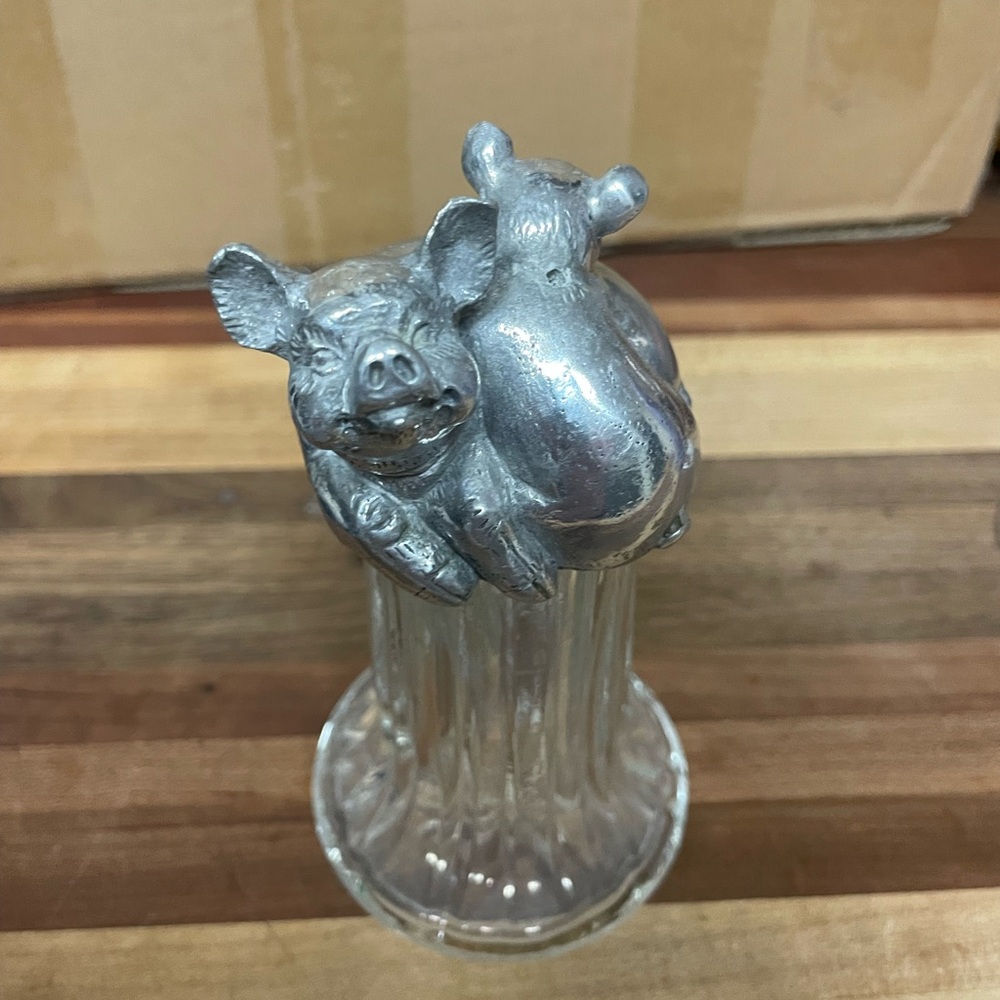 Vintage Pig Figural Salt or Pepper Shaker | Metal Pig Lid & Glass Bottle - Picture 6 of 8
